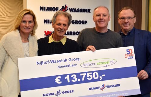 Kanker Actueel cheque overhandiging Nijhof-Wassink Groep
